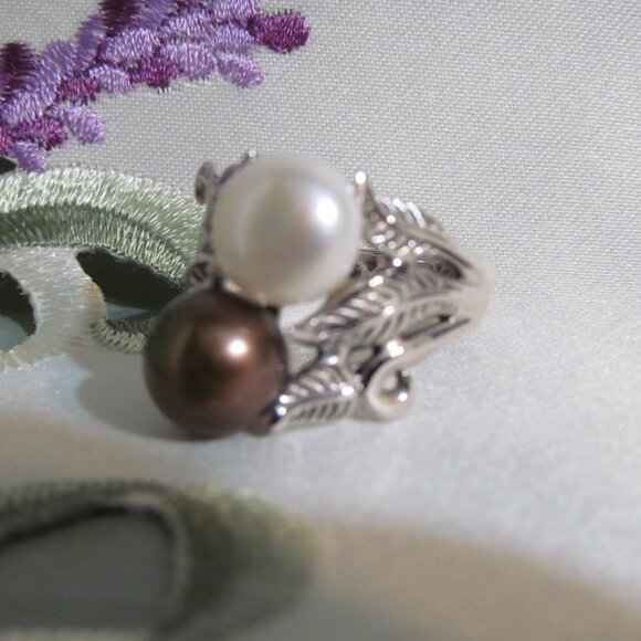 CFJ Sterling Silver and Pearl Ring ~ White & Brown Pearl ~ w Leaf Detail Size 10 - Picture 2 of 16